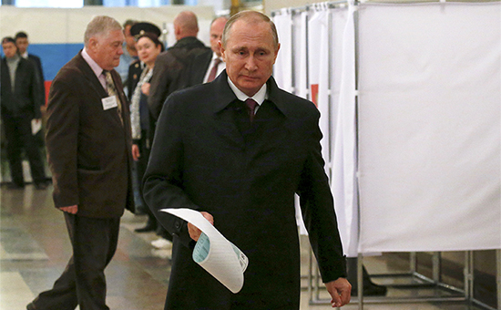Президент России Владимир Путин на избирательном участке №2151 в Российской академии наук (РАН)


