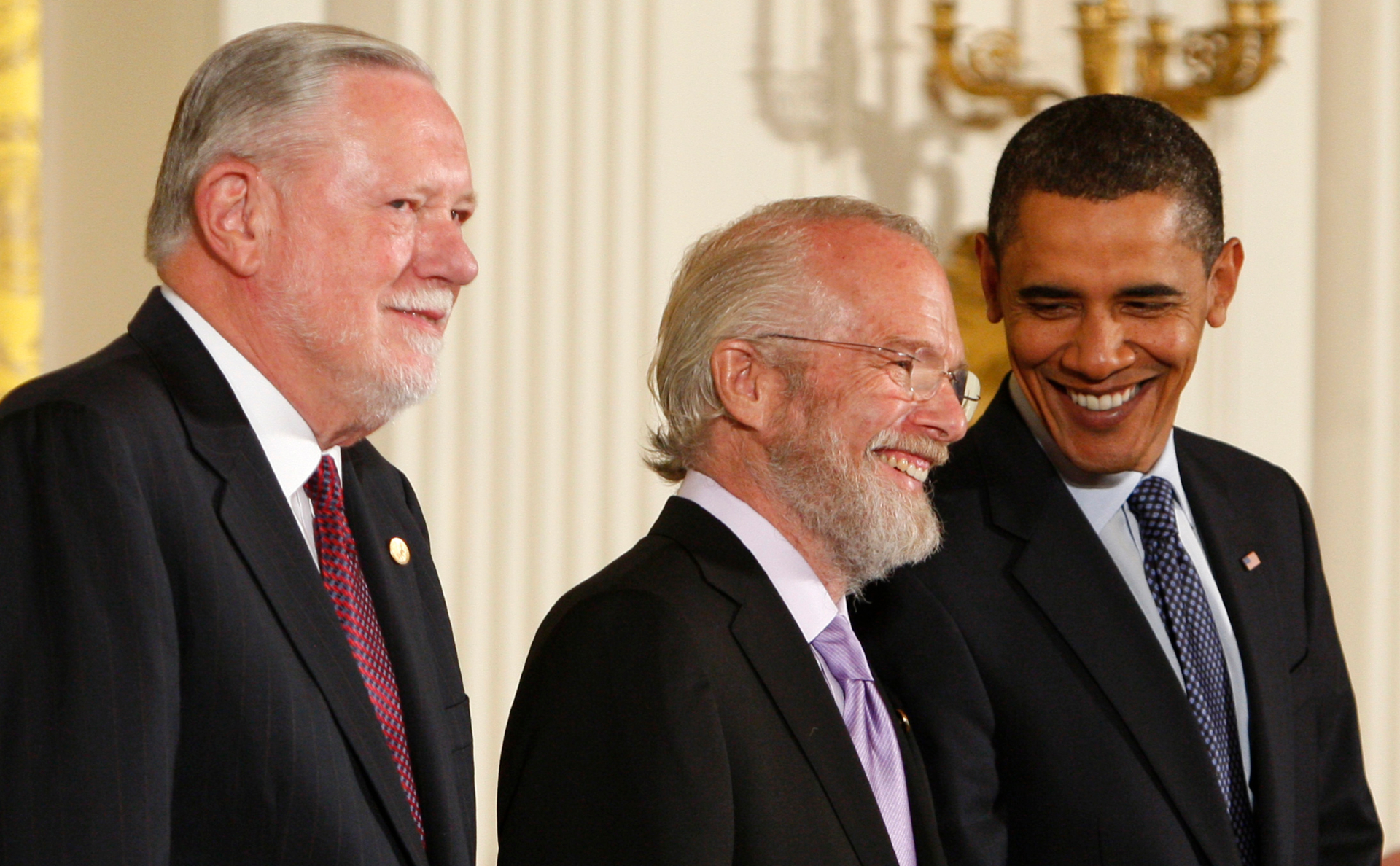 Слева направо: Чарльз Гешке,&nbsp;Джон Уорнок и Барак Обама