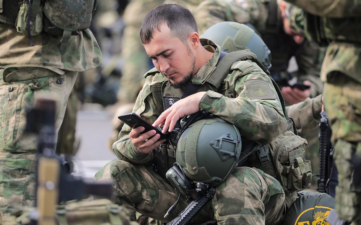 Госдума приняла поправки о дисциплинарном аресте военных за гаджеты