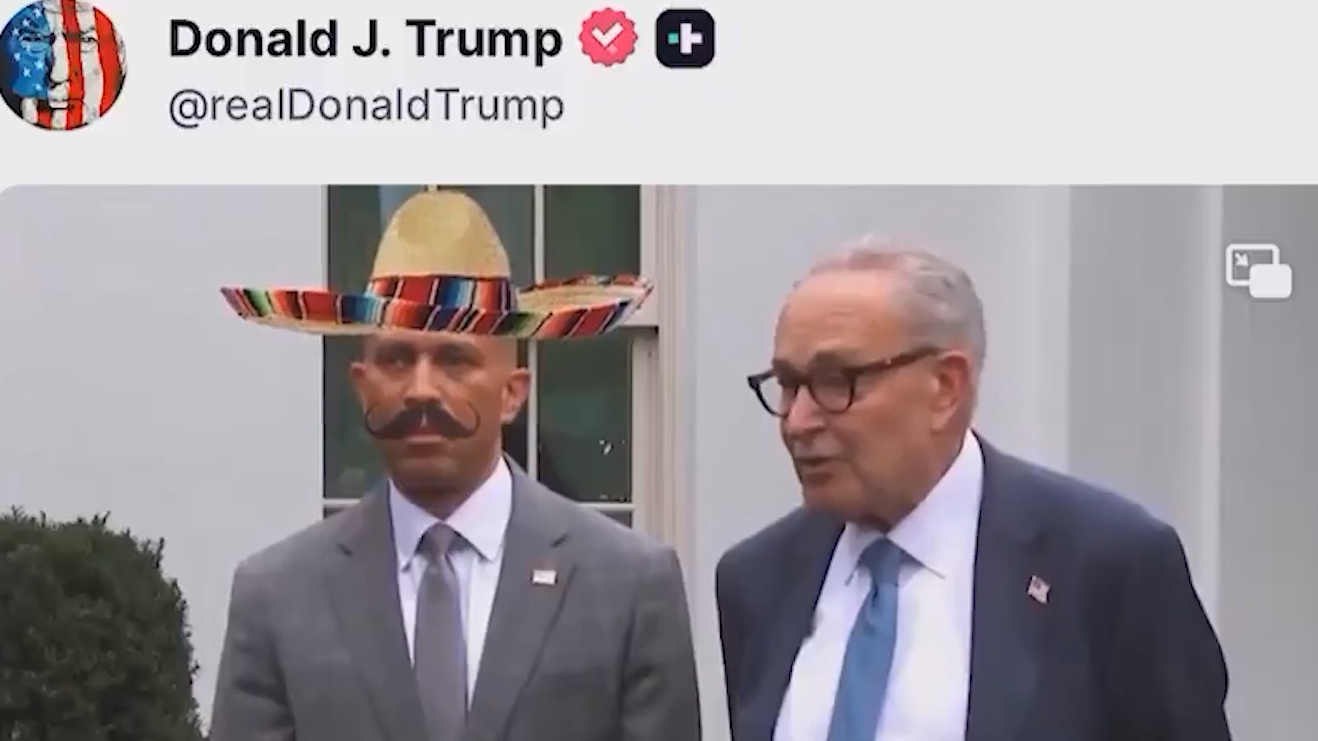 Белый дом стал публиковать видео с лидером демократов в растущем сомбреро