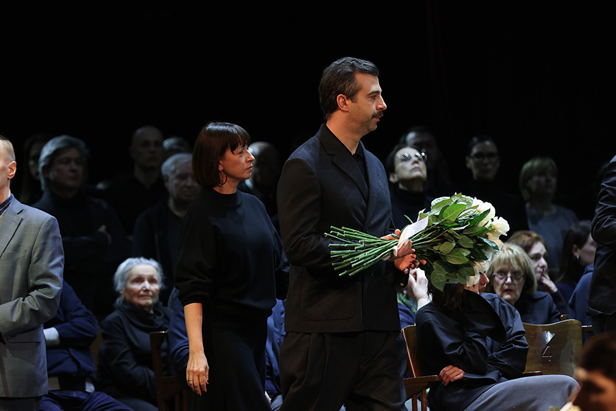 Актер, телеведущий Иван Ургант на церемонии прощания вспомнил, какое у Золотовицкого было любимое слово: &laquo;Он его говорил так, что хотелось жить, по поводу чего&nbsp;бы он его ни говорил. Когда мы встретимся с Игорем, я спрошу: &laquo;Игорь, что ты скажешь? Как мы с тобой попрощались?&raquo; Игорь скажет одно слово: &laquo;Роскошно&raquo; (цитата по &laquo;РИА Новости&raquo;).