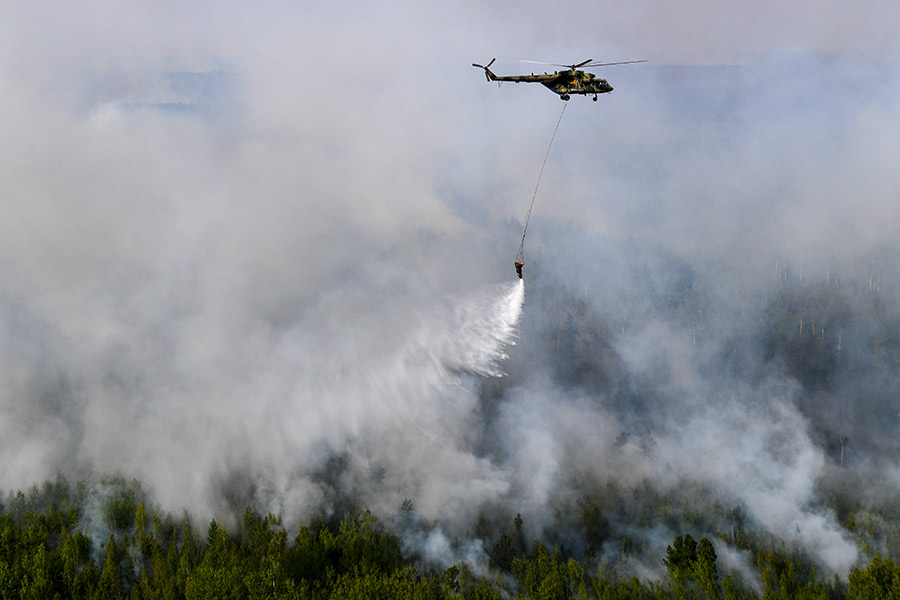 Лесные пожары в Сибири и на Дальнем Востоке стали быстро распространяться в июле. В конце месяца общая территория, охваченная огнем, составляла почти 3 млн га