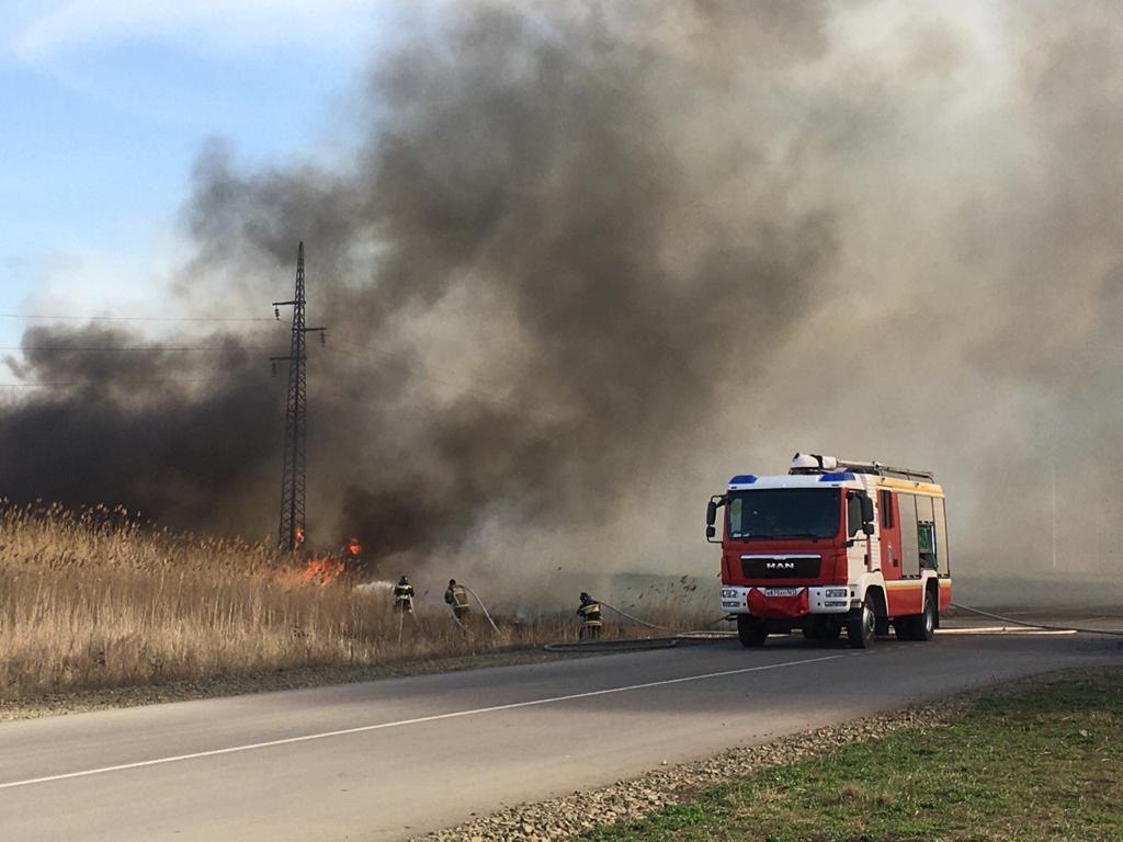 В Ростове при тушении масштабного пожара погиб спасатель