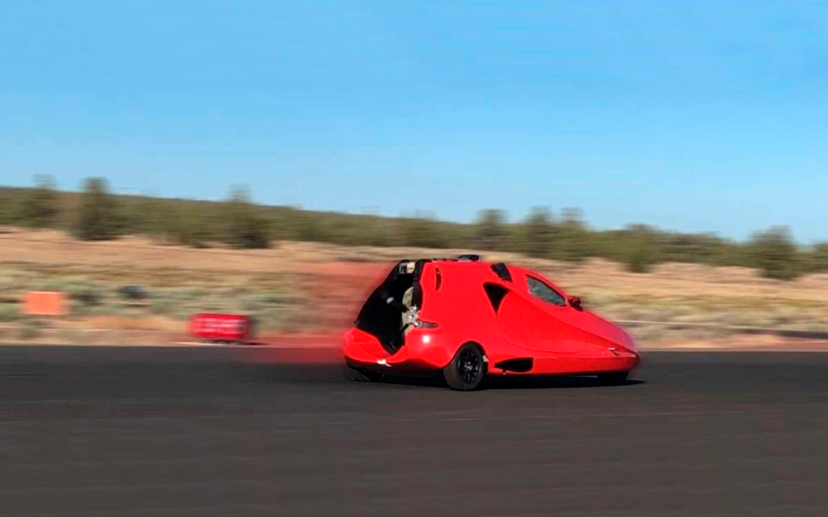 Летающий спорткар достиг скорости машины времени из «Назад в будущее»