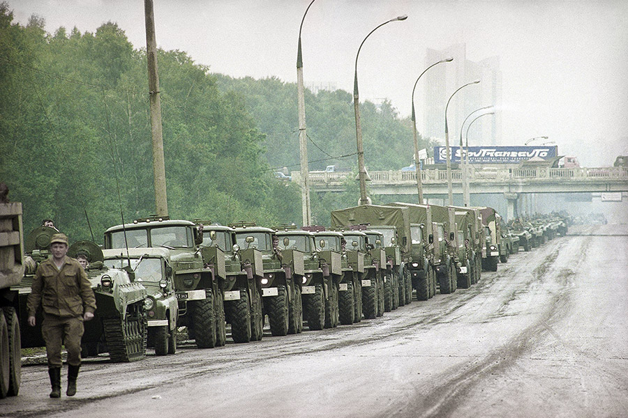 21 августа. Военная техника покидает Москву