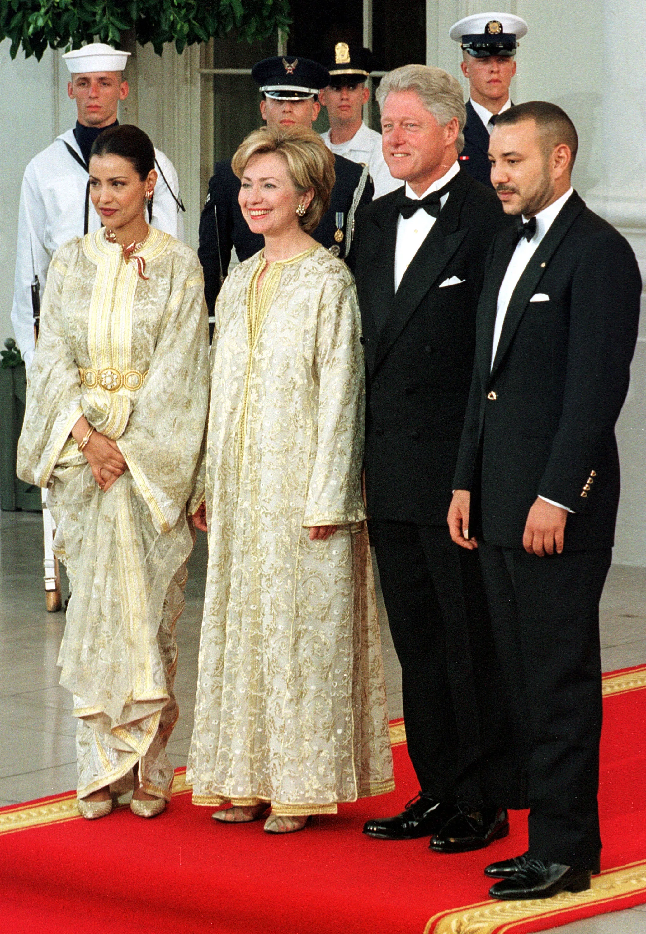 Слева-направо: принцесса Марокко Лалла Мерьем, Хиллари Клинтон, Билл Клинтон и король Марокко Мухаммед VI во время приема в Вашингтоне, 2000