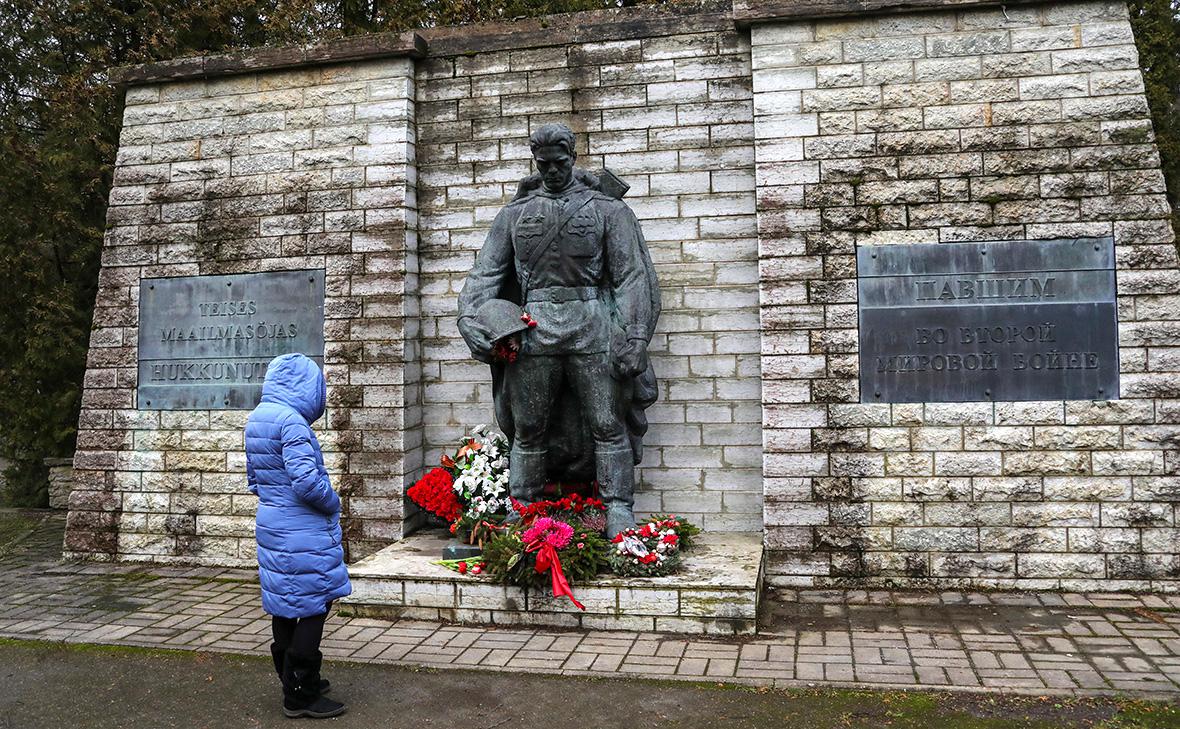 Памятник&nbsp;советскому солдату в Таллине (&laquo;Бронзовый солдат&raquo;)