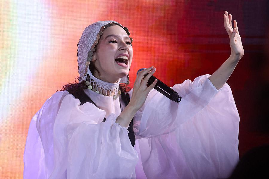 Адель Шайхитдинова во время выступления в 2025 году