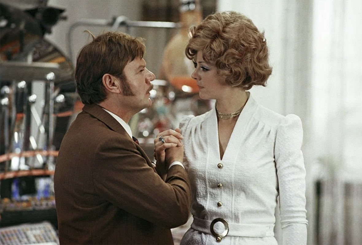 Михаил Пуговкин и Наталья Селезнева в фильме&nbsp;&laquo;Иван Васильевич меняет профессию&raquo;, режиссер Леонид Гайдай