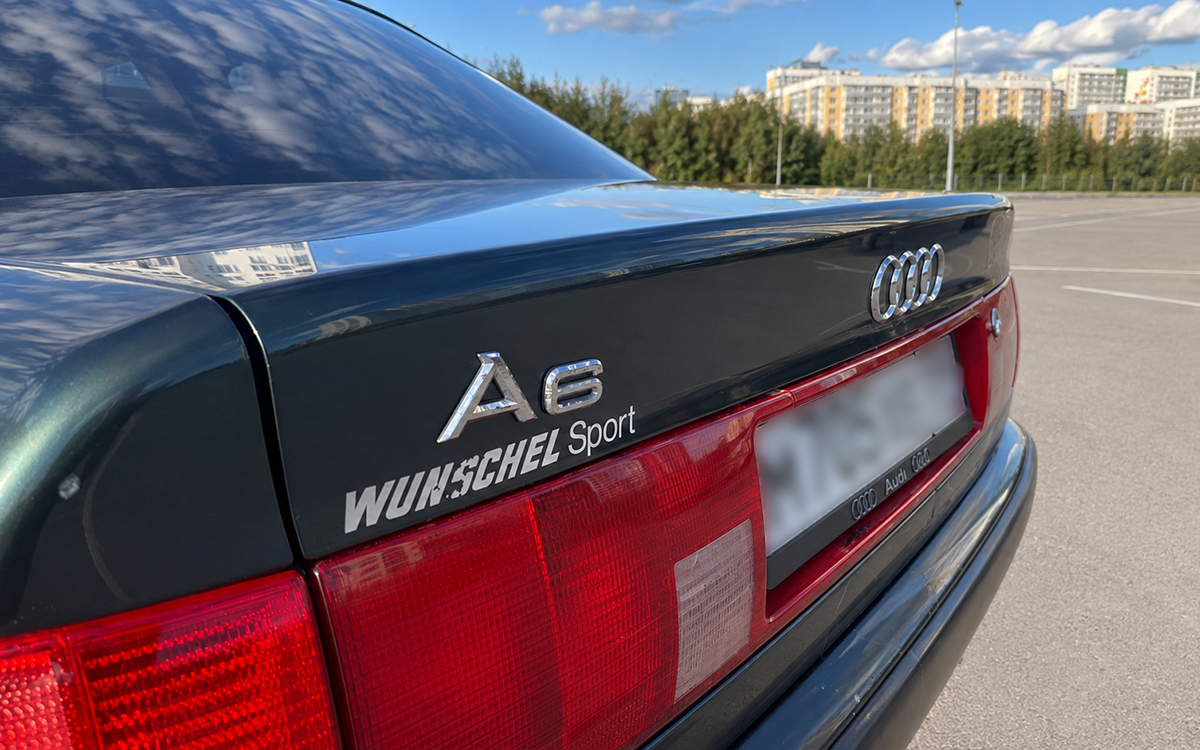 Автомобиль ездит с шильдиком A6, хотя это лишь предшественник модели