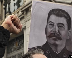 Установка в Москве плаката со Сталиным поссорила политиков