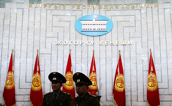 Зал парламента в Киргизии



