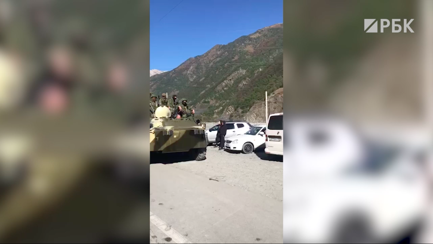 Пограничники объяснили появление БТР у границы с Грузией