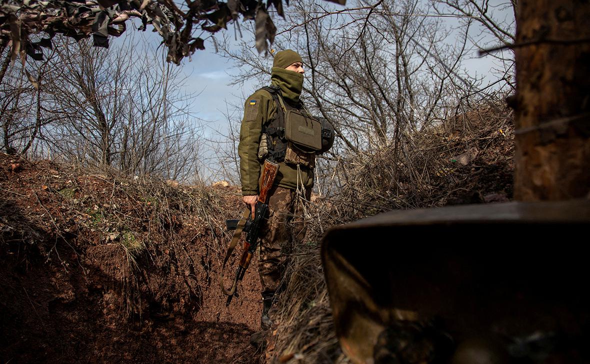 Шольц назвал невозможным достижение мира на Украине без поставок оружия"/>













