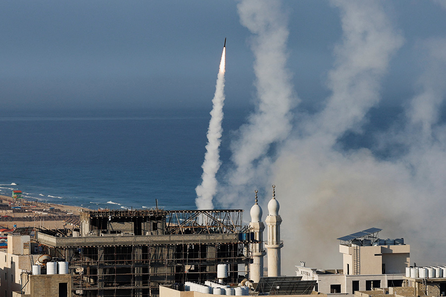 ХАМАС объявил о начале военной операции &laquo;Буря Аль-Аксы&raquo; против Израиля утром 7 октября. Движение назвало ее ответом на &laquo;преступления оккупации&raquo;, передает Al Jazeera.