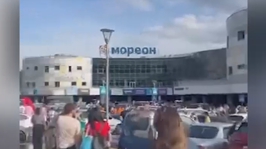 Очевидцы рассказали об эвакуации московского аквапарка «Мореон»