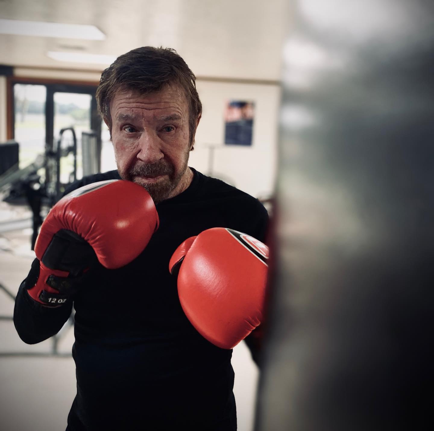 Фото: chucknorris / Instagram (входит в корпорацию Meta, признана экстремистской и запрещена в России)