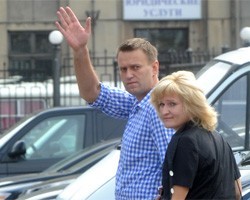 А.Навальный снова приехал в Следственный комитет и снова — за обвинением
