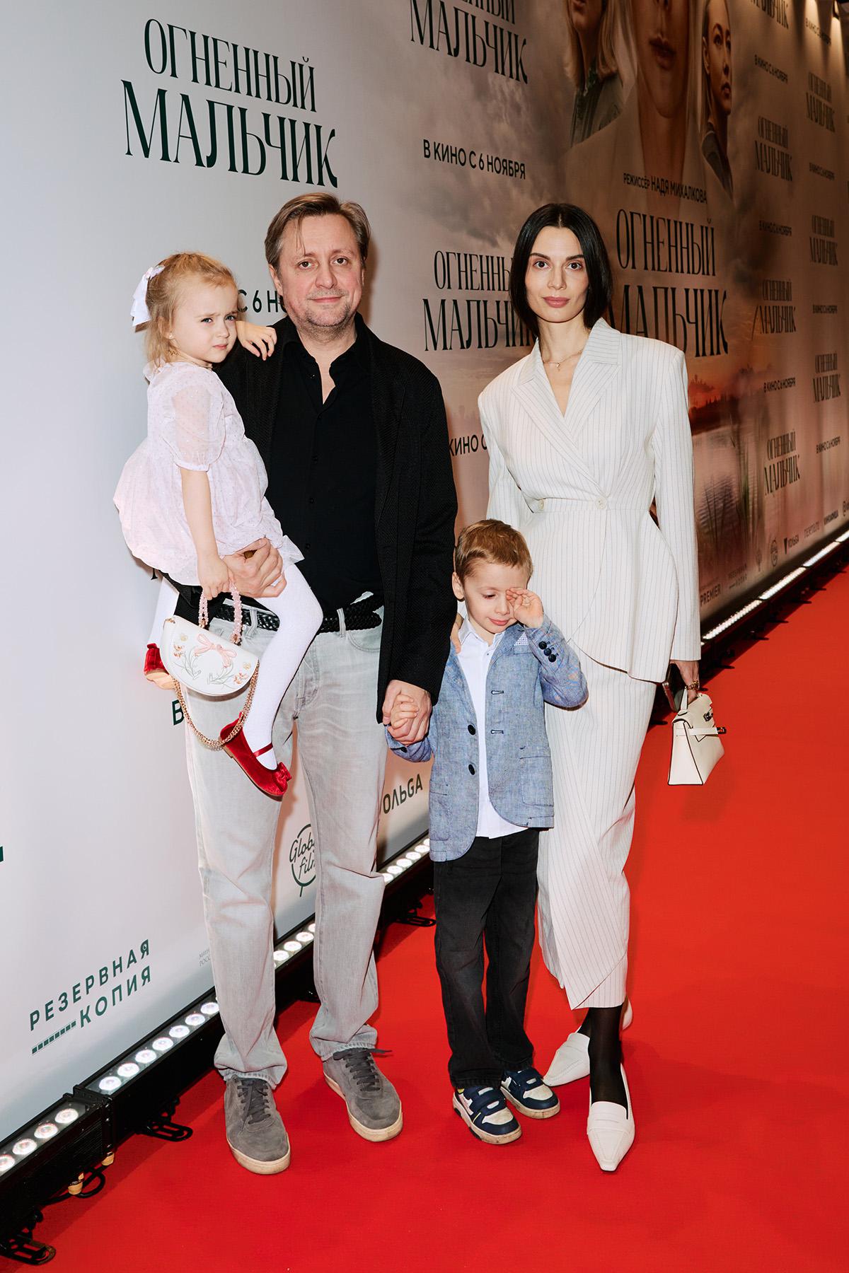 Артем Михалков с семьей
