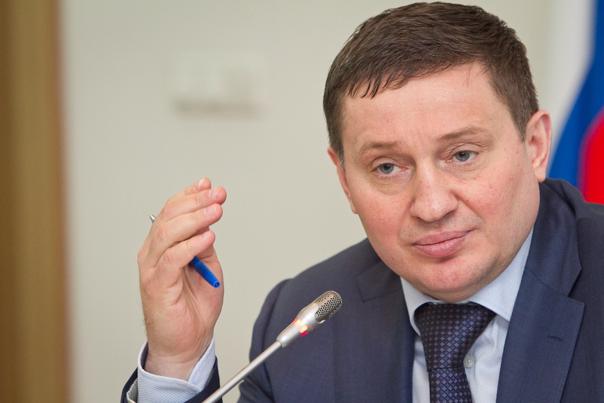 Андрей Бочаров сократил зарплаты директорам госучреждений