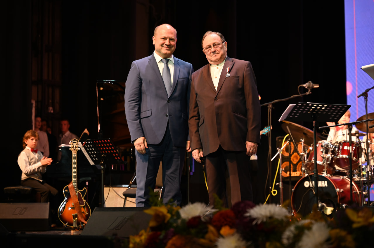 &laquo;В огромной степени это произошло благодаря Киму Назаретову и целой звездной плеяде его учеников, последователей, ценителей его таланта. Благодаря всем, кого школа Назаретова научила любить и ценить джаз с самого детства&raquo;,&nbsp;&mdash; отметил глава.

Ким Назаретов - уроженец Нахичевани Ростова-на-Дону, пианист, дирижер и руководитель джазового оркестра. Сыграл выдающуюся роль в становлении джаза на юге России. В 1995 году в Ростове-на-Дону была открыта детская музыкальная школа им. Кима Назаретова.