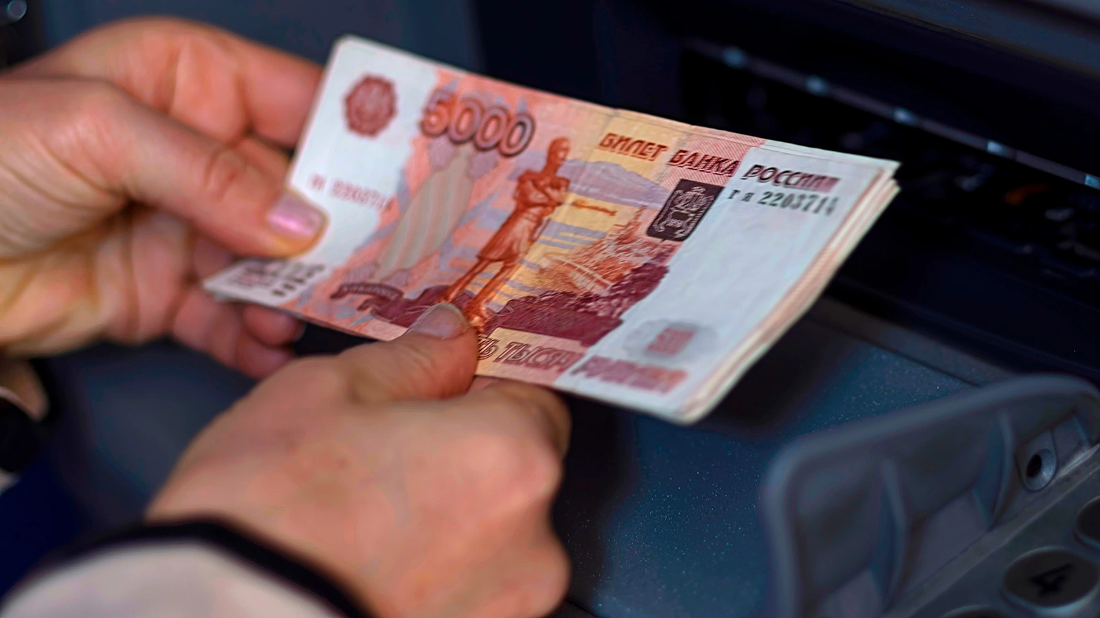 Некоторые россияне получат декабрьскую зарплату раньше обычного