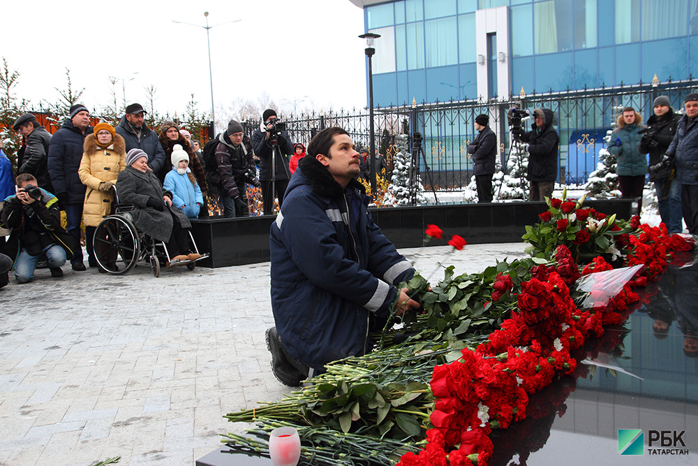 Траурный митинг памяти погибших в авиакатастрофе 17 ноября 2013