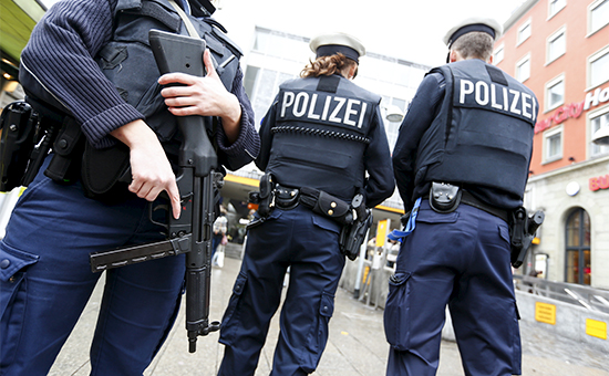 Немецкие полицейские патрулируют вокзалы Мюнхена