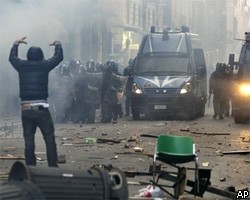 В Риме проходит митинг против С.Берлускони, около 100 раненых