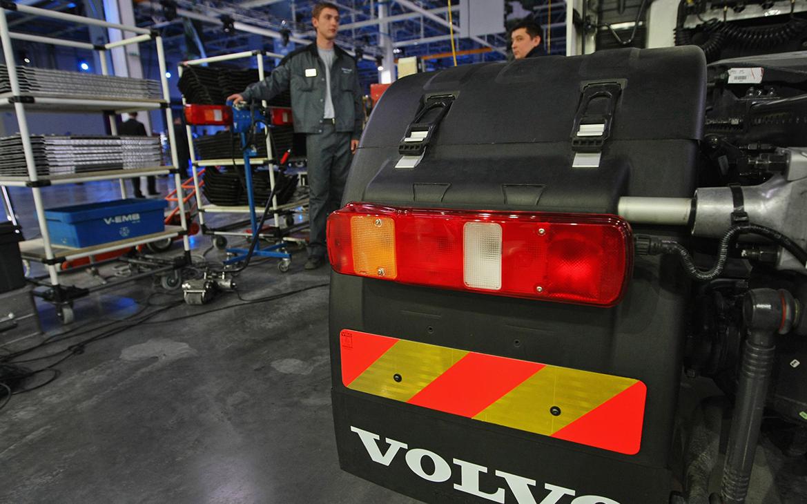 Мантуров заявил, что активы концерна Volvo продали без права выкупа