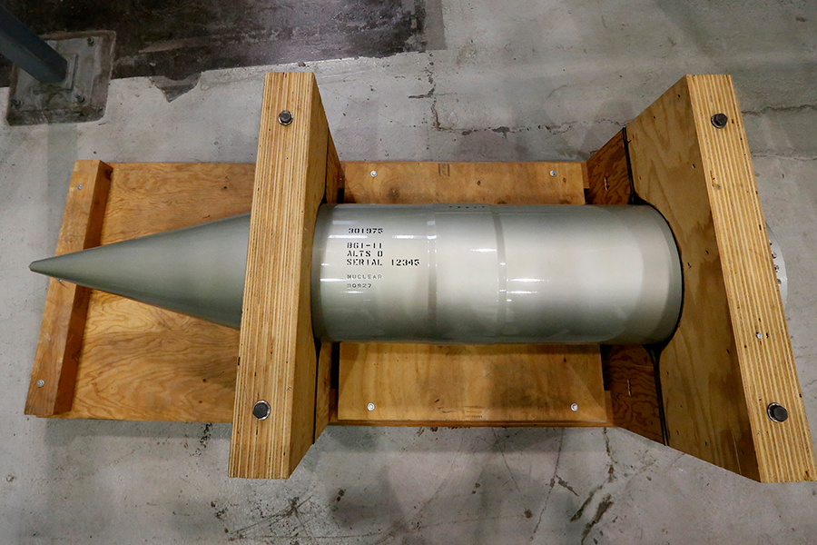 Гравитационные бомбы B61 (7-й и 11-й модификаций)&nbsp;&mdash; одни из основных в стратегических силах США. У бомбы переменная мощность заряда&nbsp;&mdash; всего есть четыре варианта с максимумом в 340 килотонн. На фото: бомба B61-11 на выставке в музее Центра национальной безопасности Y-12 в штате Теннесси