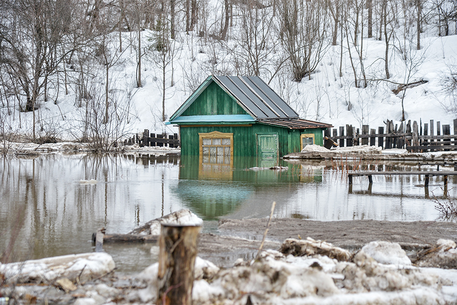 Сейчас уровень воды понемногу снижается. По данным МЧС на 21 марта, за сутки вода ушла из 21 дома и с 81 садового участка.