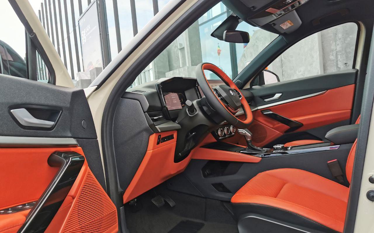 Вот так выглядит салон Lada Azimut. Есть любопытные особенности