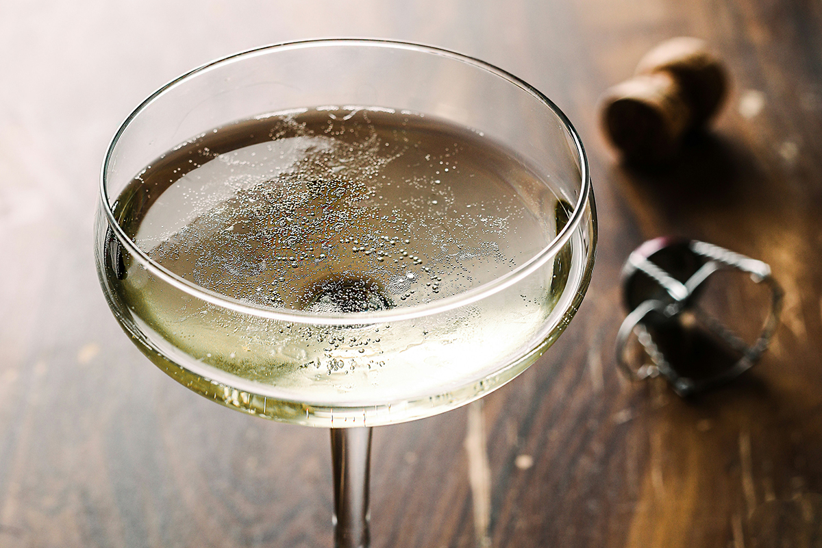 56-летний житель Франции Дидье Шопен был признан виновным в подделке шампанского и торговле им и получил четыре года тюрьмы