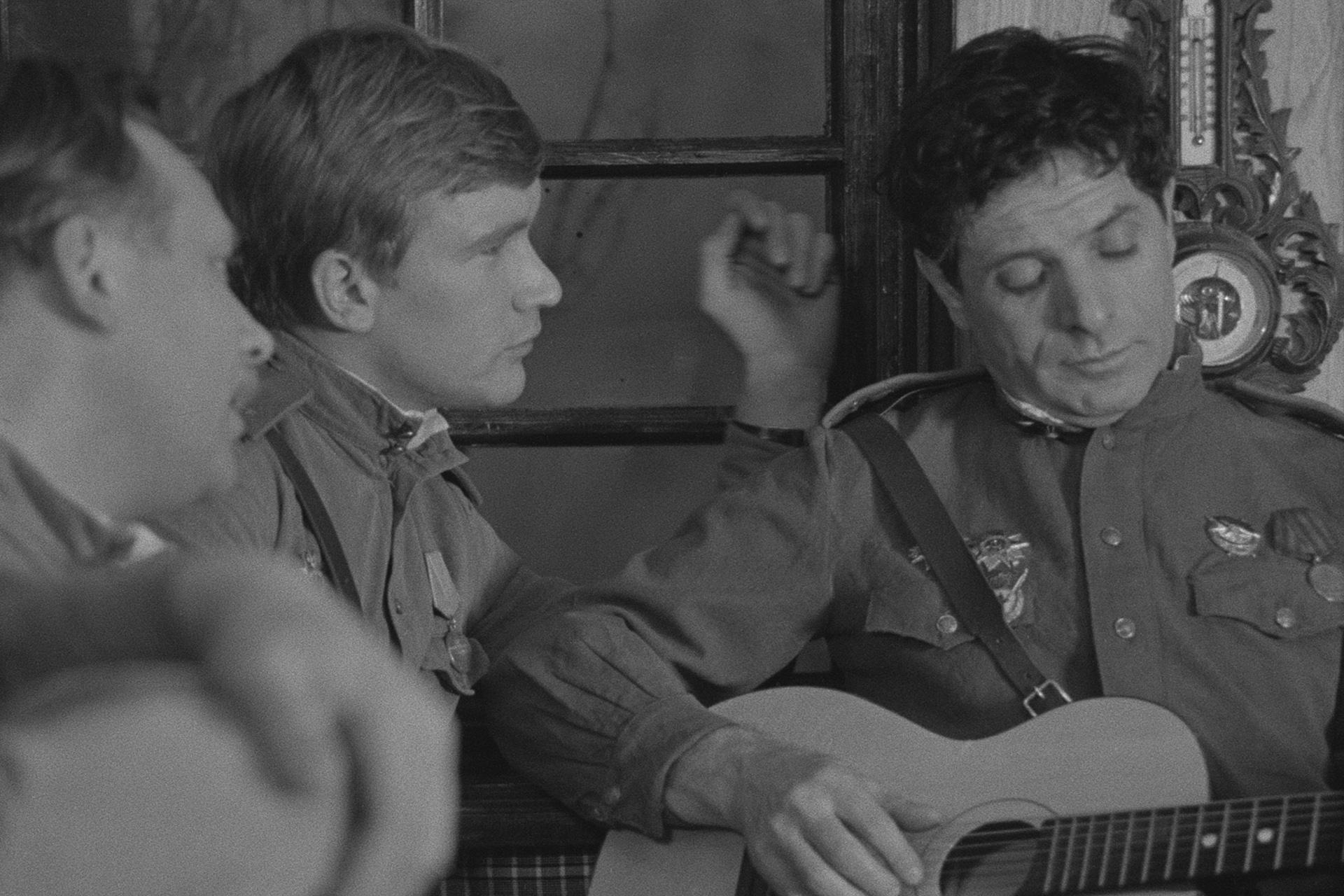 Кадр из фильма &laquo;Был месяц май&raquo;