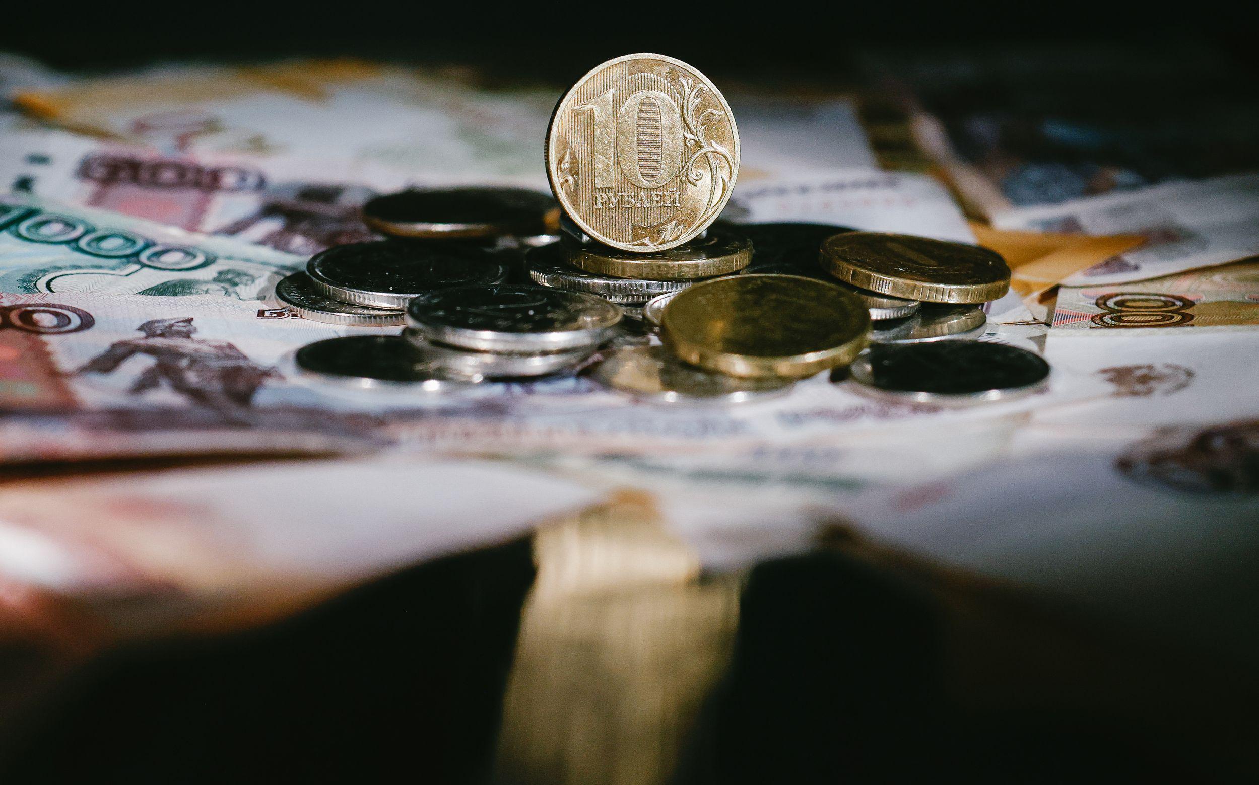 ЦБ оставил курс доллара на 2 октября ниже ₽84