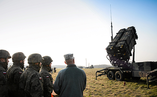 Комплекс противовоздушной обороны США Patriot, размещенный под Варшавой в рамках совместных польско-американских учений. 23 марта 2015 года