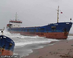 Шторм выбросил на турецкий берег российский сухогруз