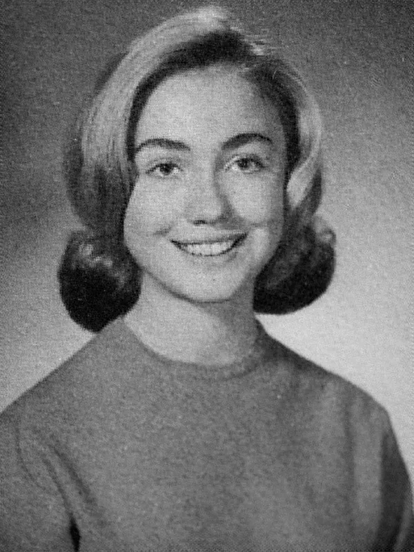 Хиллари Клинтон, которая еще носит девичью фамилию Родэм, во время учебы в&nbsp;Maine South High School