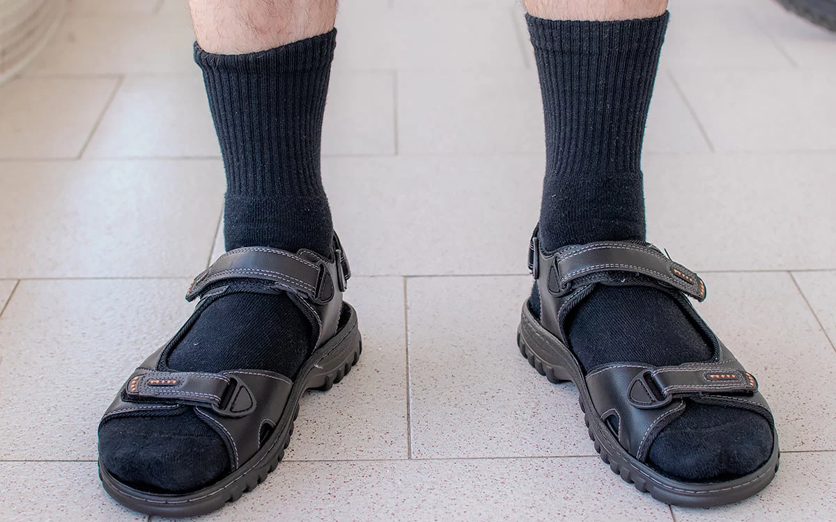 Запрещенная любовь: почему носки и сандалии нужно разлучить — БАНЗАЙ