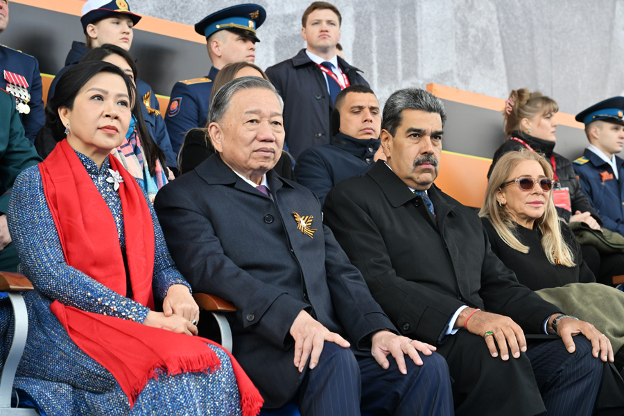 Der venezolanische Präsident Nicolas Maduro mit seiner Frau Cilia Flores und der Generalsekretär der Kommunistischen Partei Vietnams To Lam mit seiner Frau Ngo Phuong Ly.