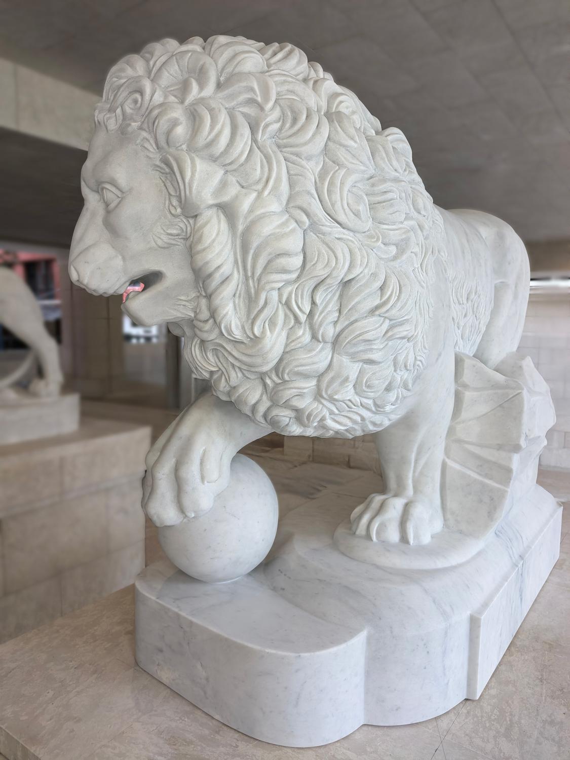 «Львы Медичи», созданные для клубного дома «Космо 4/22»