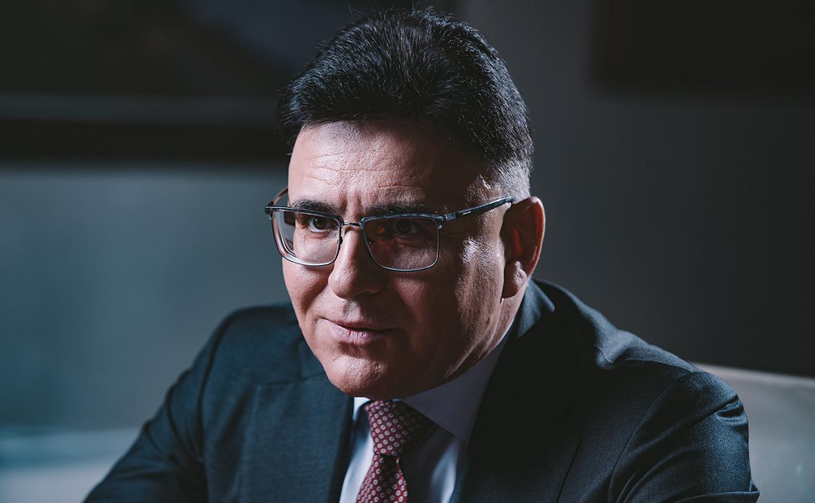 Александр Жаров