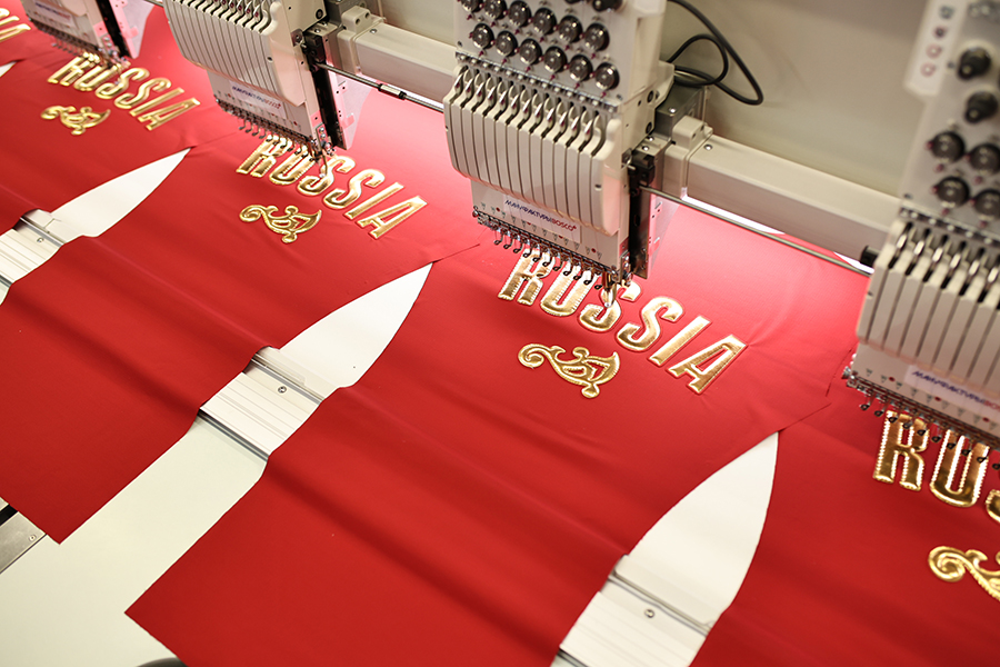 &laquo;Мы гордимся тем, что Калужская область с помощью наших друзей из &laquo;Мануфактур Боско&raquo; снова становится родиной олимпийского духа. Калужанки будут шить, создавать форму, доспехи, в которых герои-олимпийцы будут возвращать то, что у нас постоянно пытаются отнять&nbsp;&mdash; славу и победы российского спорта&raquo;,&nbsp;&mdash; сказал Шапша.