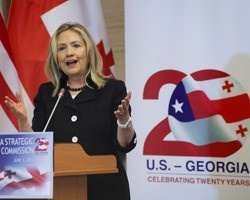 Х.Клинтон напомнила России о необходимости покинуть "окуппированные территории Грузии"