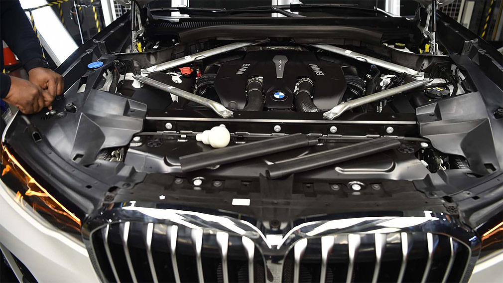 BMW впервые показала серийный кроссовер X7