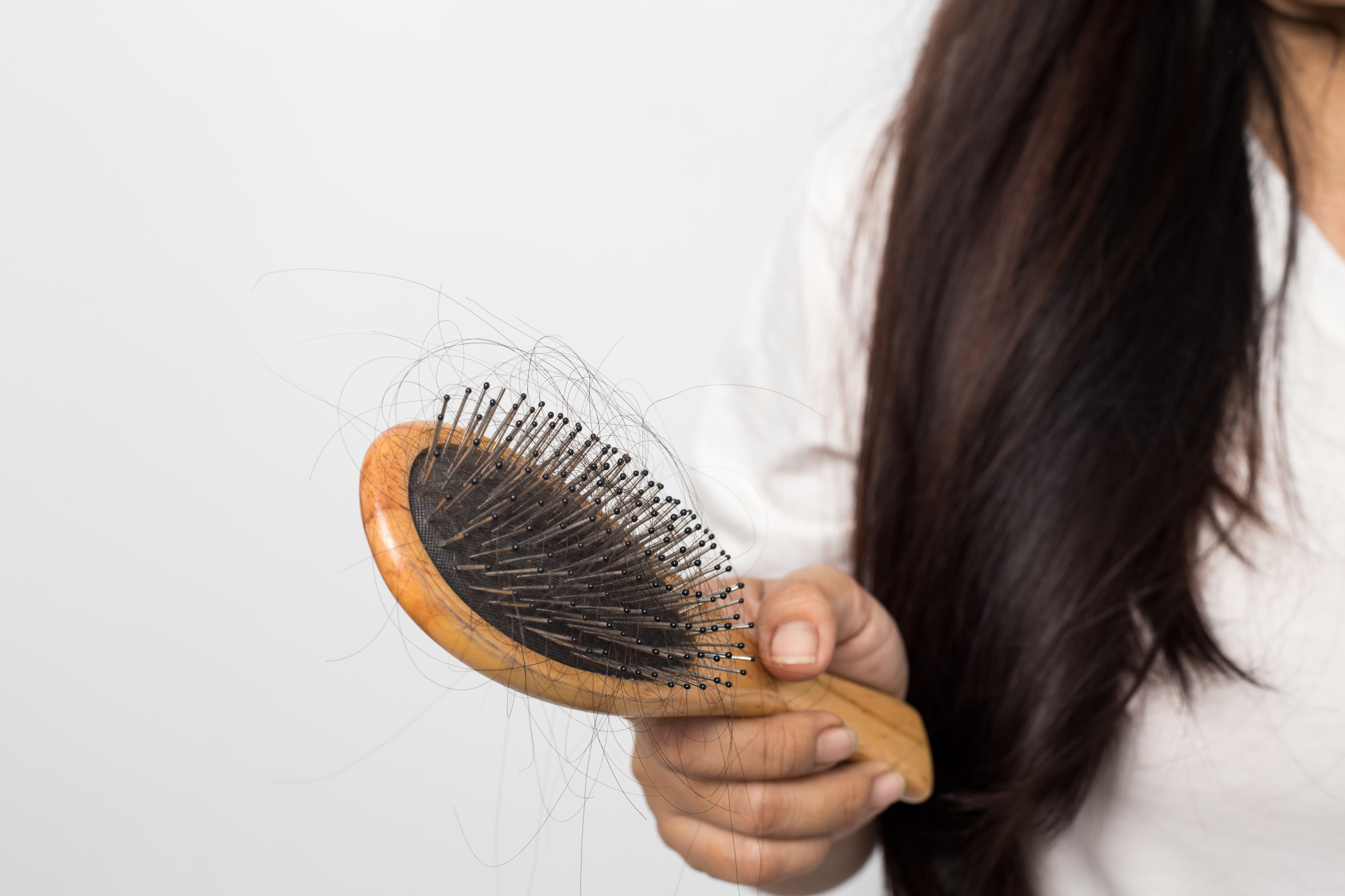 Ломкость волос: причины и лечение