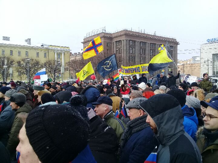 Акция памяти Немцова на площади Ленина