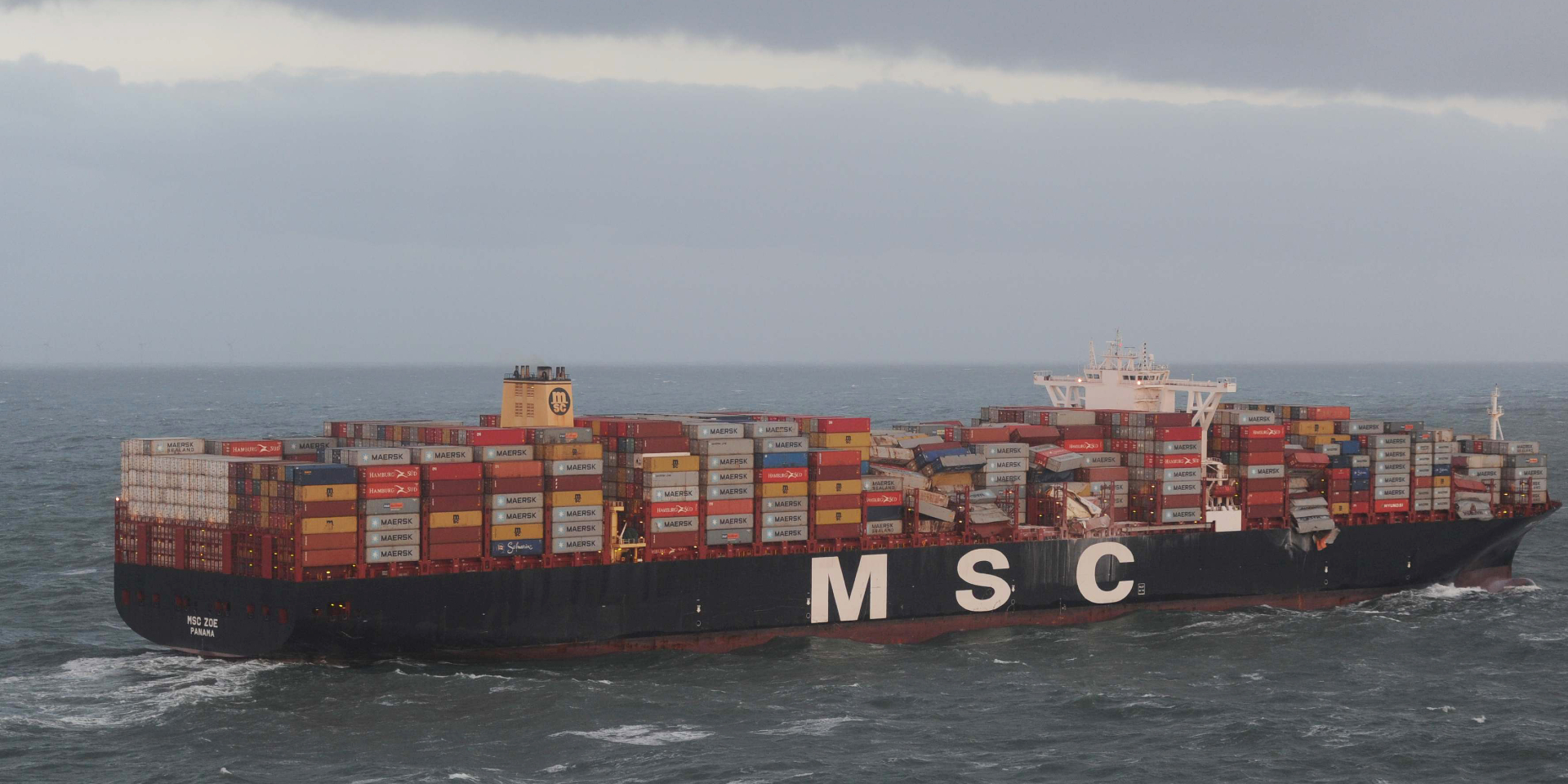 Сухогруз потерял контейнеры с ядовитыми химикатами в Северном море