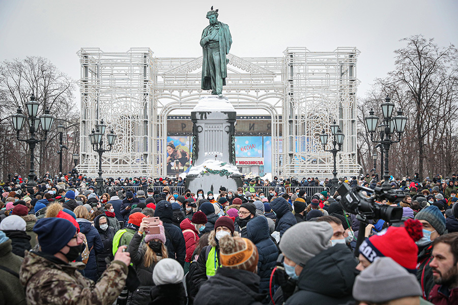 Протестующие в Москве сначала вышли на Пушкинскую площадь